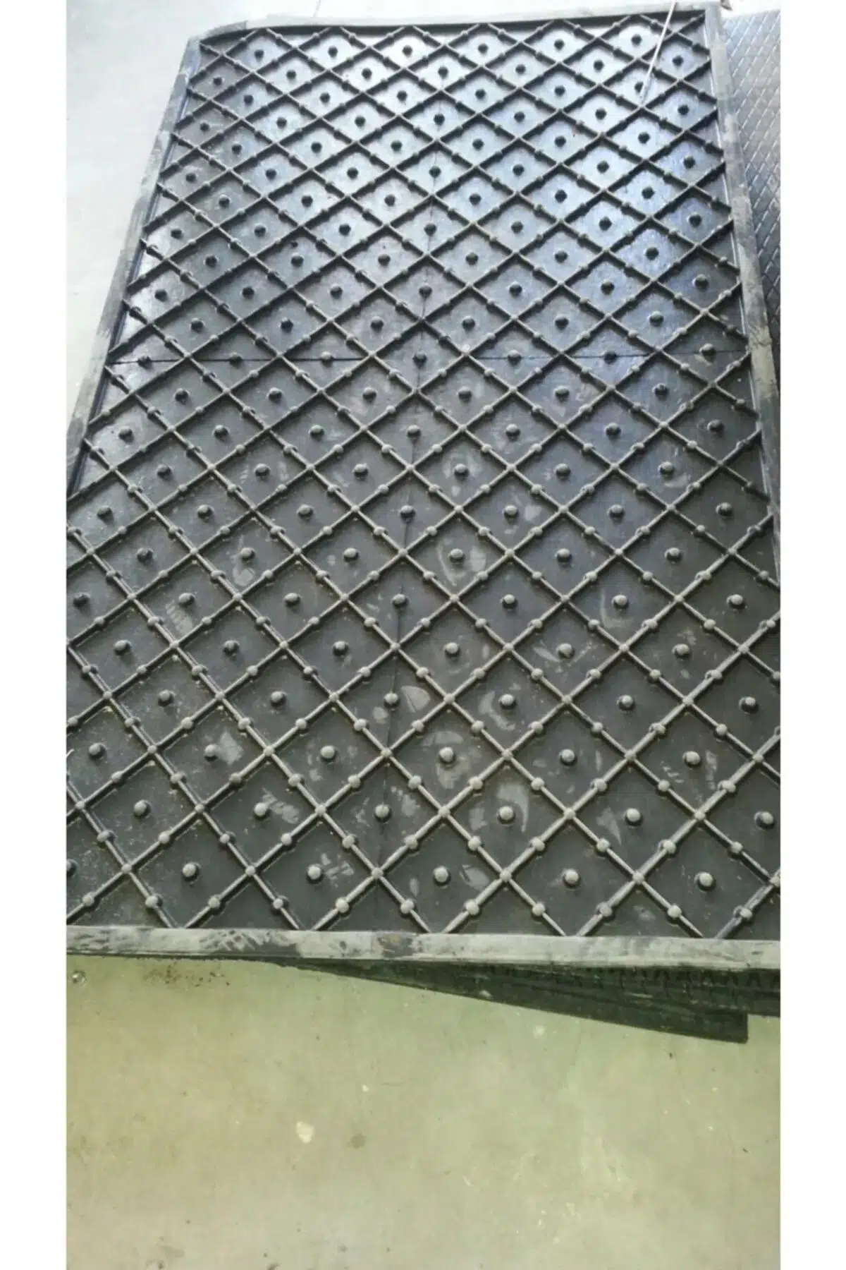 HAYVAN YATAĞI KAUÇUK 110 CM X 190 CM KAUÇUK BÜYÜK BAŞ HAYVAN YATAĞI